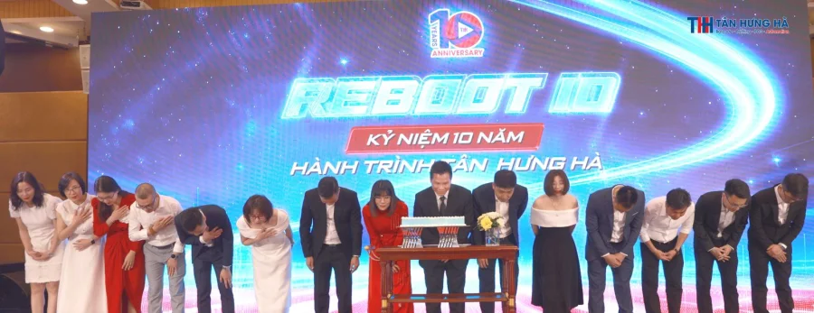 Xin Cảm Ơn Vì Đã Viết Nên Khúc Tráng Ca Cùng Tân Hưng Hà Tại REBOOT 10