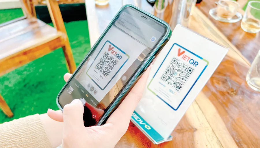 Vì sao máy quét mã QR trong siêu thị có thể thanh toán mà không cần nhập mật khẩu?